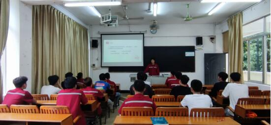 0525-同学们认真答题.png 0525-同学们认真答题.png